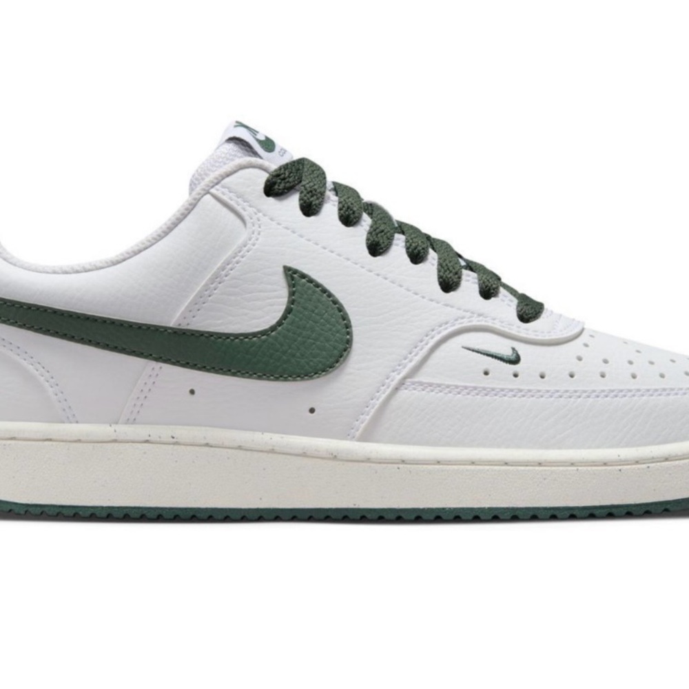 Nike White and Green Sneakers Classic Design